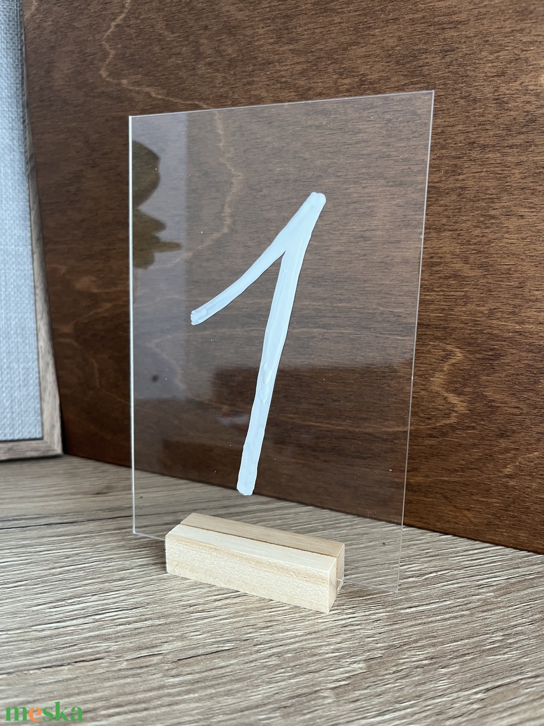 Plexi asztalszám esküvőre 10x15 cm- fa talppal - esküvő - dekoráció - asztaldísz - Meska.hu Plexi asztalszám esküvőre 10x15 cm- fa talppal - esküvő - dekoráció - asztaldísz - Meska.hu