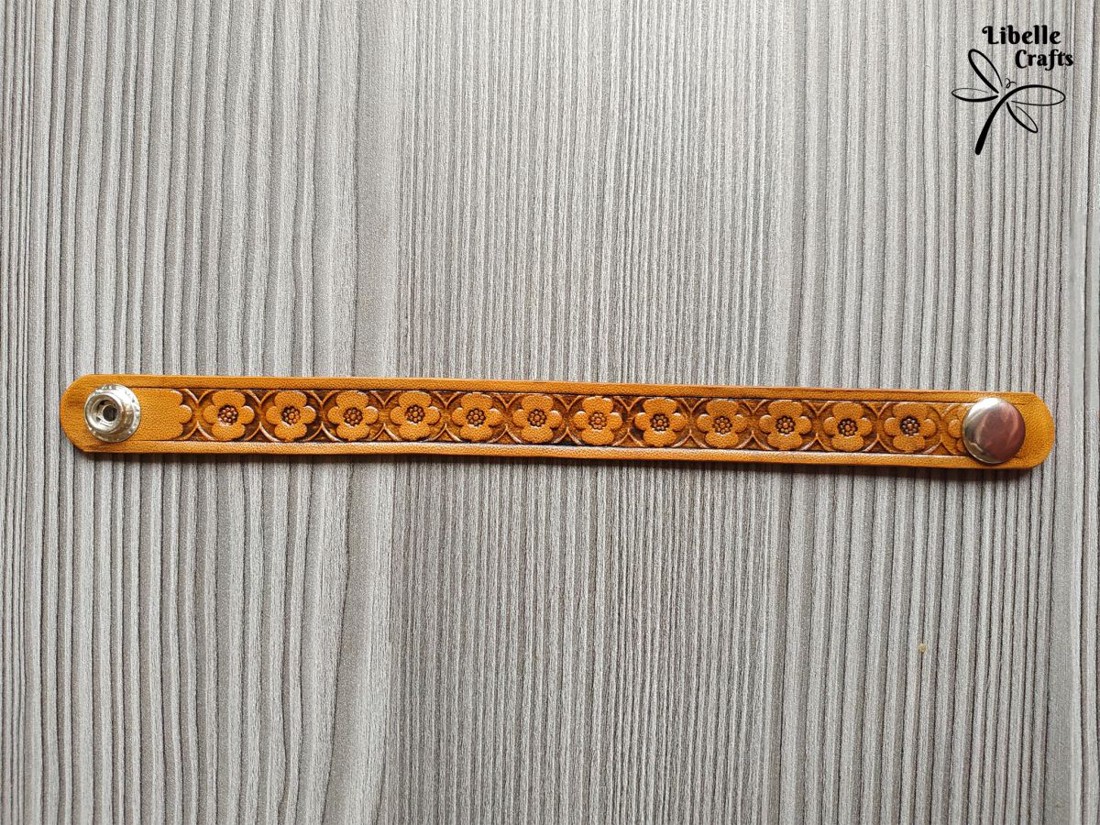 Nagy virágos sormintás karpánt - ékszer - karkötő - Meska.hu