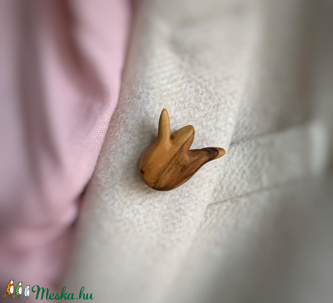 Szilvafából tulipán bross 2. - ékszer - kitűző és bross - kitűző - Meska.hu Szilvafából tulipán bross 2. - ékszer - kitűző és bross - kitűző - Meska.hu
