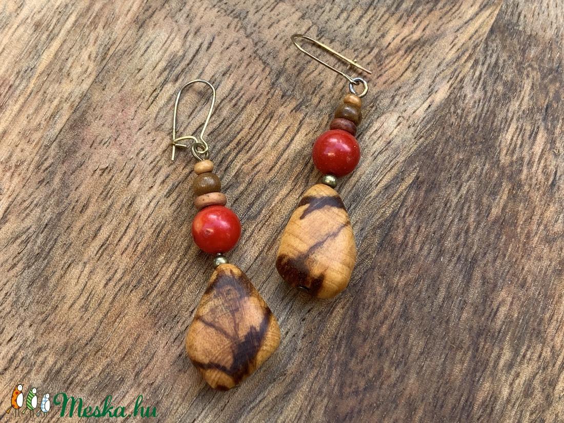 Palo santo fa korall gyönggyel fülbevaló - ékszer - fülbevaló - lógó fülbevaló - Meska.hu Palo santo fa korall gyönggyel fülbevaló - ékszer - fülbevaló - lógó fülbevaló - Meska.hu
