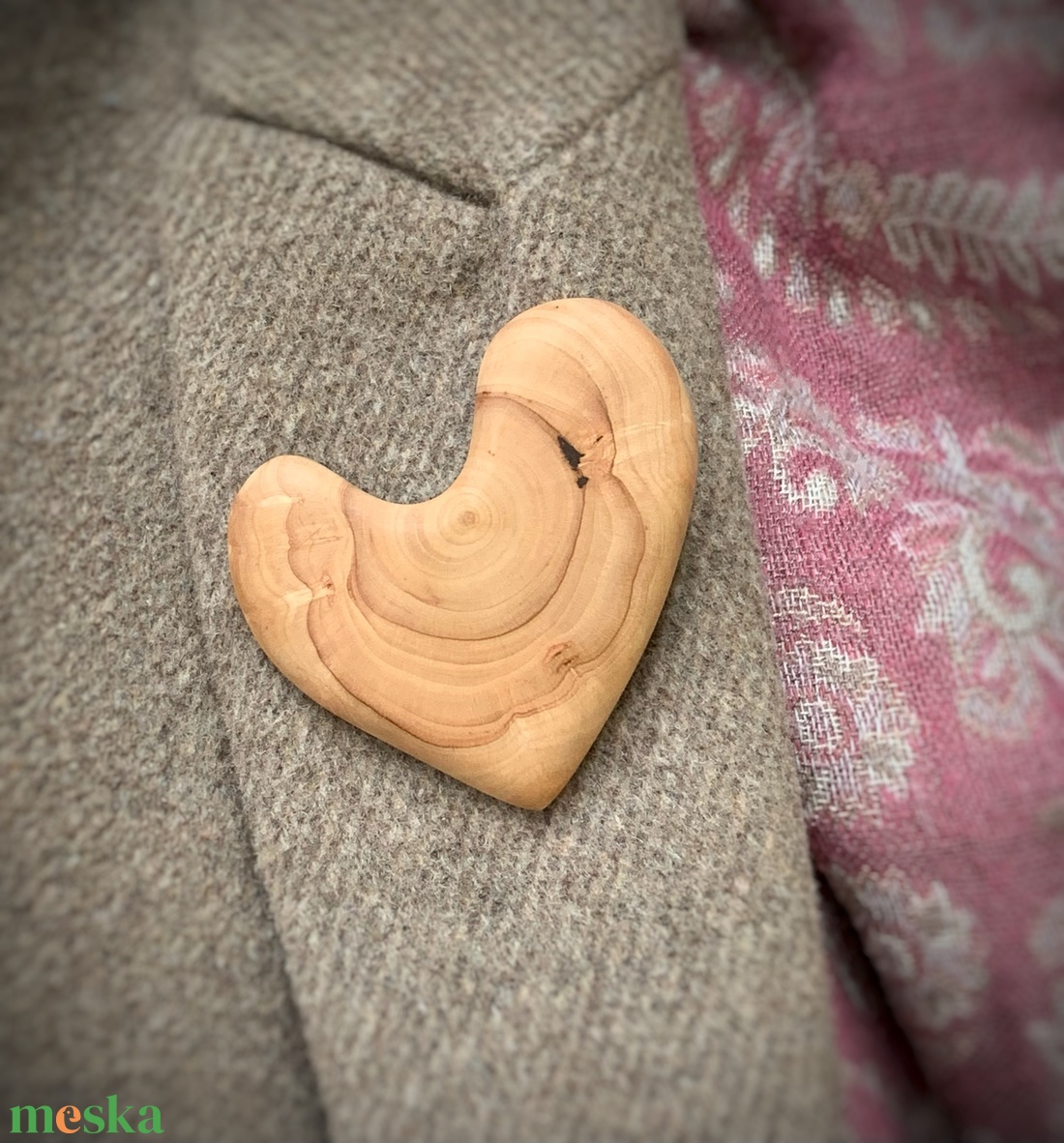 Vadkörtefa szív alakú bross - ékszer - kitűző és bross - kitűző - Meska.hu Vadkörtefa szív alakú bross - ékszer - kitűző és bross - kitűző - Meska.hu