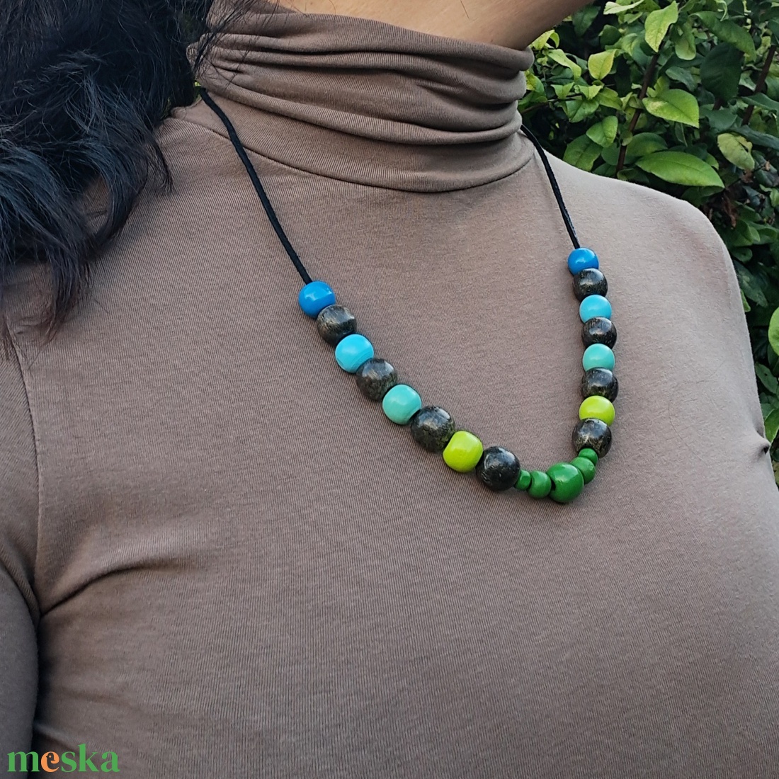 Zöld és kék fa nyaklánc - ékszer - nyaklánc - bogyós nyaklánc - Meska.hu