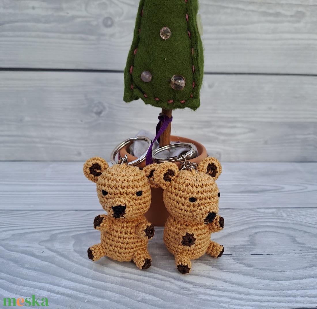 Horgolt mini medve kulcstartó - táska & tok - kulcstartó & táskadísz - kulcstartó - Meska.hu Horgolt mini medve kulcstartó - táska & tok - kulcstartó & táskadísz - kulcstartó - Meska.hu