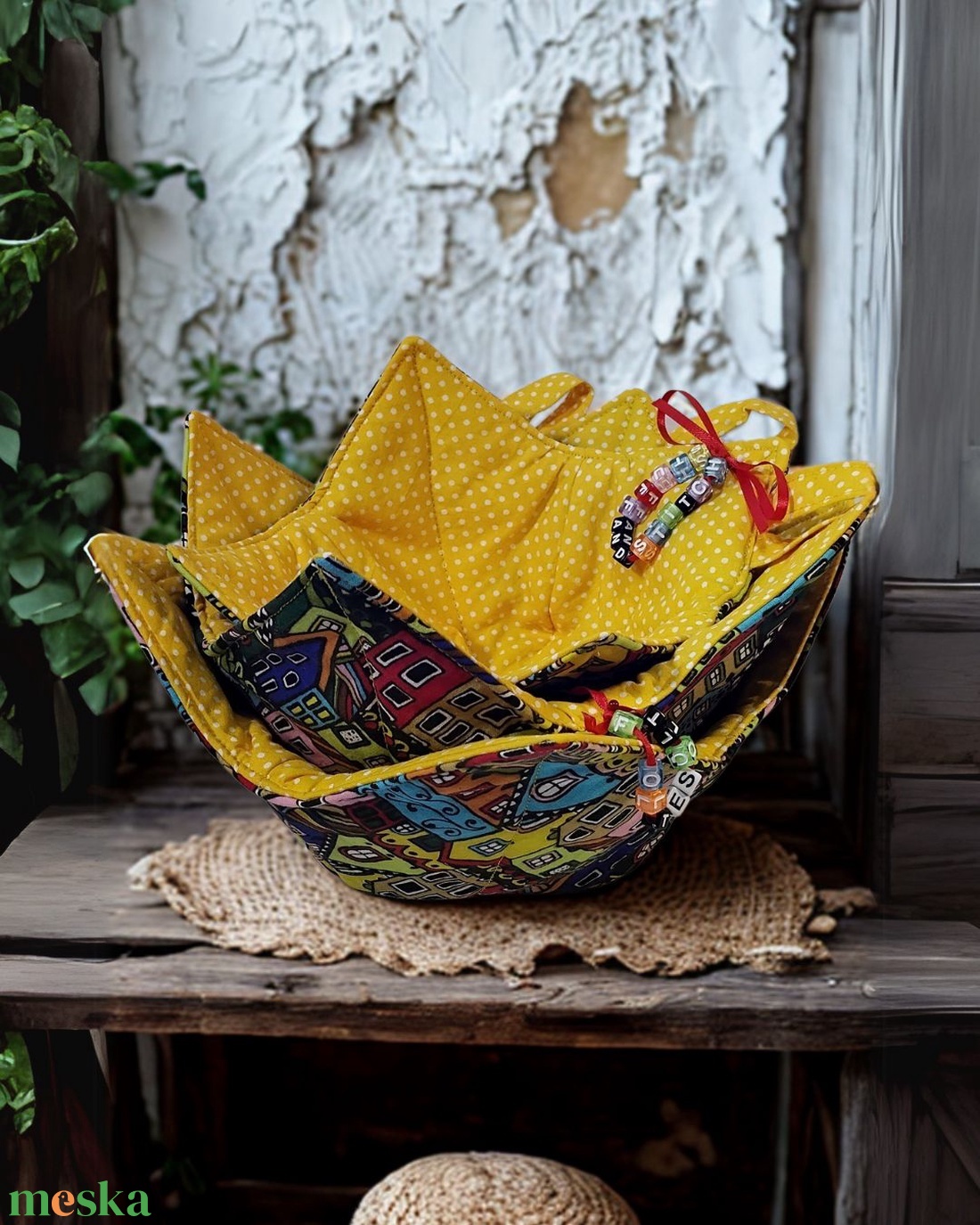 sárga/város tálfogó szett (3 db). Stílusos, hőtartó textil tálfogók különböző méretekben. - otthon & életmód - konyhafelszerelés, tálalás - konyhai textil - edényfogó & edényfedő - Meska.hu
