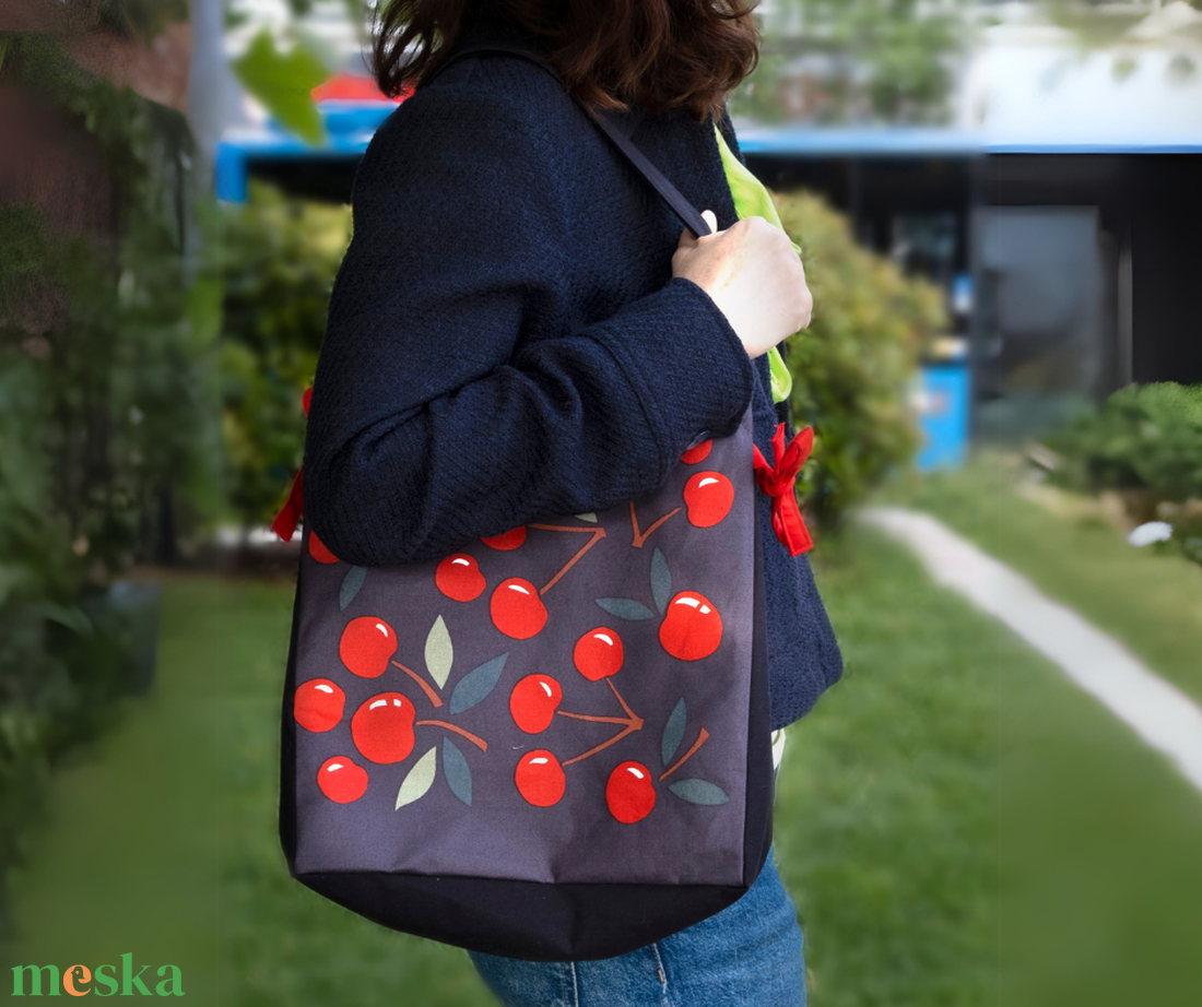 Cseresznyés, nyári vászontáska piros béléssel - táska & tok - bevásárlás & shopper táska - shopper, textiltáska, szatyor - Meska.hu Cseresznyés, nyári vászontáska piros béléssel - táska & tok - bevásárlás & shopper táska - shopper, textiltáska, szatyor - Meska.hu