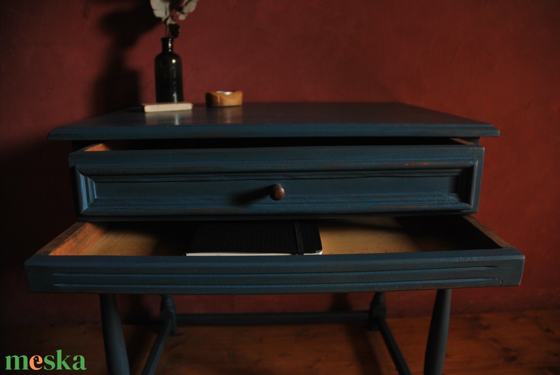 Vintage polgári kis asztal felújított  - otthon & életmód - bútor - asztal - Meska.hu