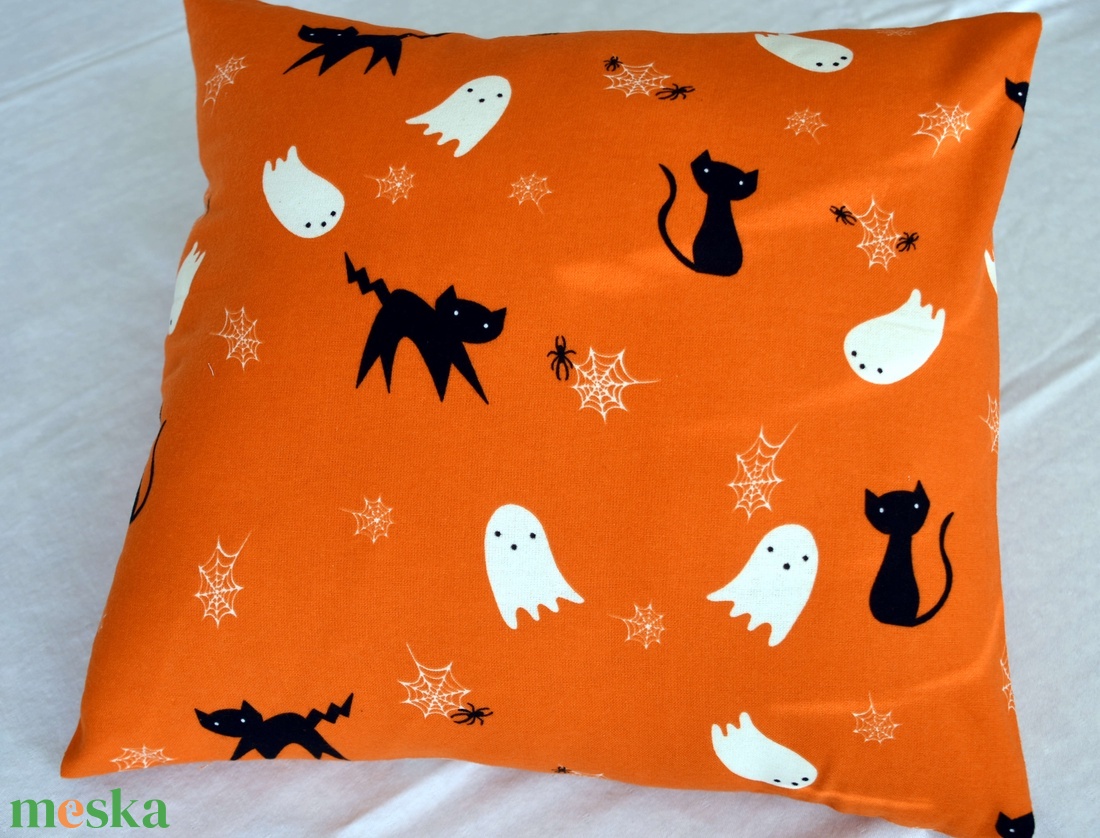 Halloween párnahuzat - fekete macska szellemekkel (Glow in the dark) - otthon & életmód - dekoráció - halloween - halloweeni dekoráció - Meska.hu Halloween párnahuzat - fekete macska szellemekkel (Glow in the dark) - otthon & életmód - dekoráció - halloween - halloweeni dekoráció - Meska.hu