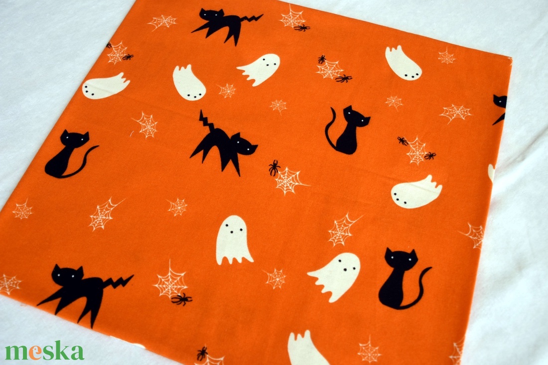 Halloween párnahuzat - fekete macska szellemekkel (Glow in the dark) - otthon & életmód - dekoráció - halloween - halloweeni dekoráció - Meska.hu Halloween párnahuzat - fekete macska szellemekkel (Glow in the dark) - otthon & életmód - dekoráció - halloween - halloweeni dekoráció - Meska.hu