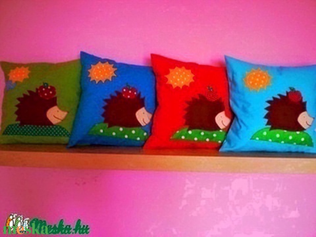  Pisztáciazöld sünis párna  - baba - mama - babaszoba dekoráció - gyerek díszpárna - Meska.hu