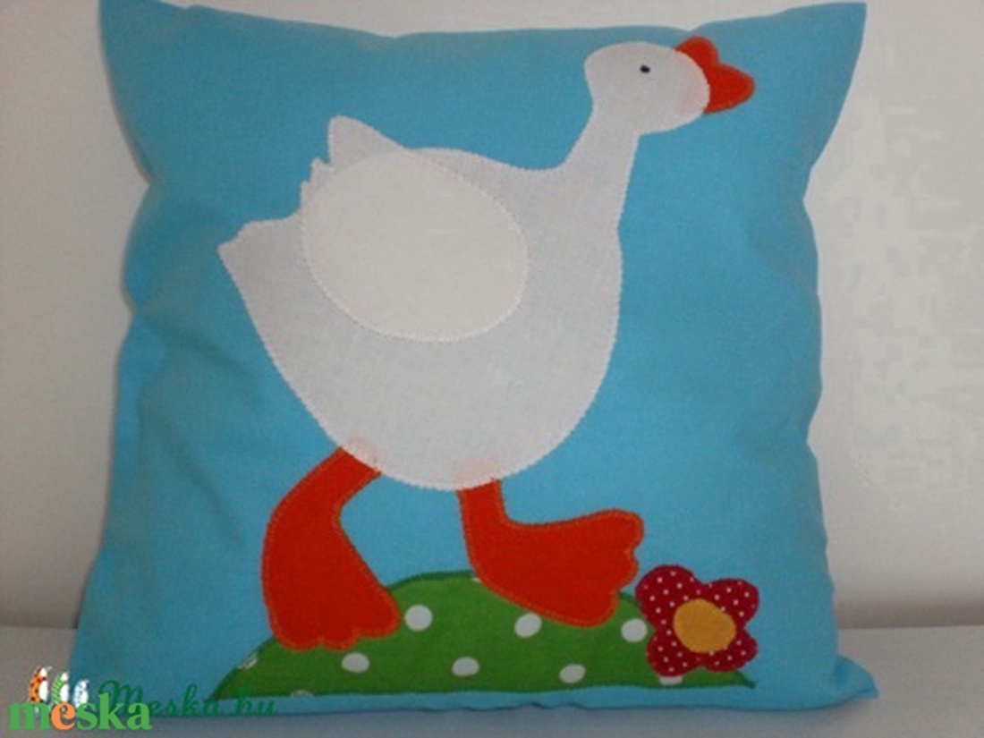 Libuskás párnácska - baba - mama - babaszoba dekoráció - gyerek díszpárna - Meska.hu