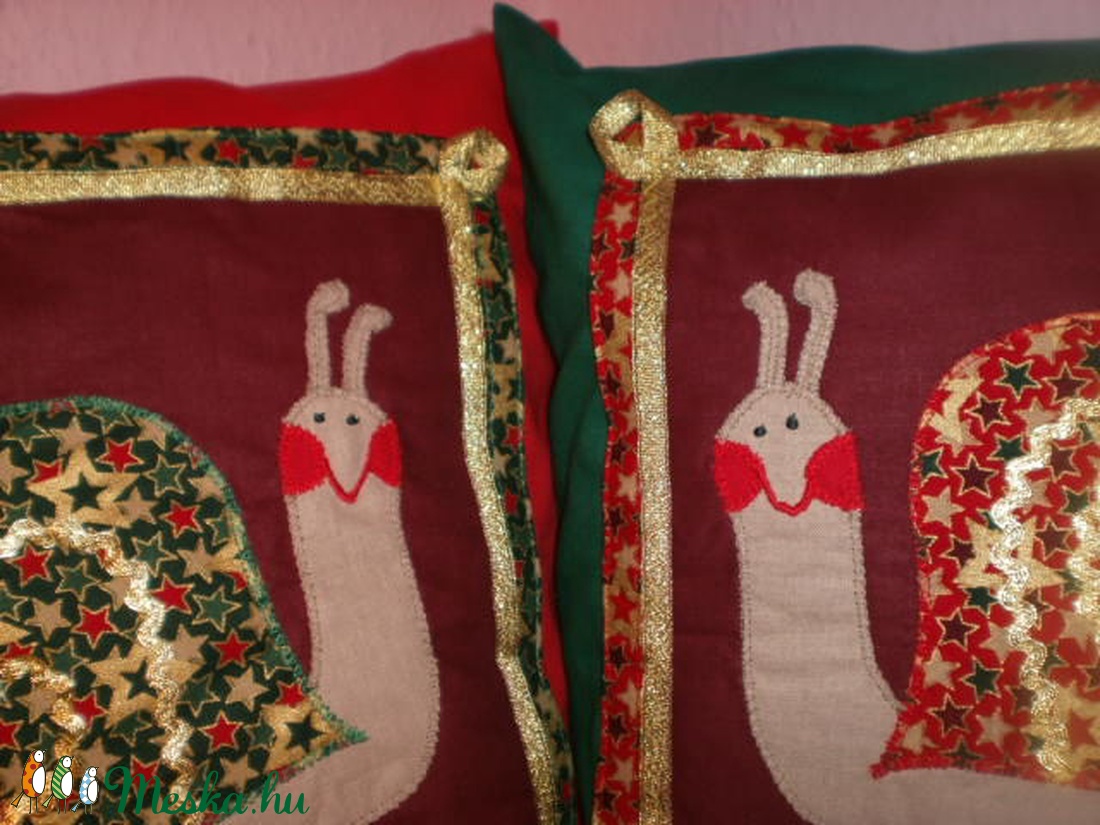Lasssan itt a karácsony!!! Csigabigás díszpárnahuzatok ajándék párnatöltettel!!!  -  - Meska.hu