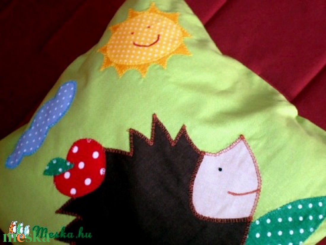  Pisztáciazöld sünis párna  - baba - mama - babaszoba dekoráció - gyerek díszpárna - Meska.hu