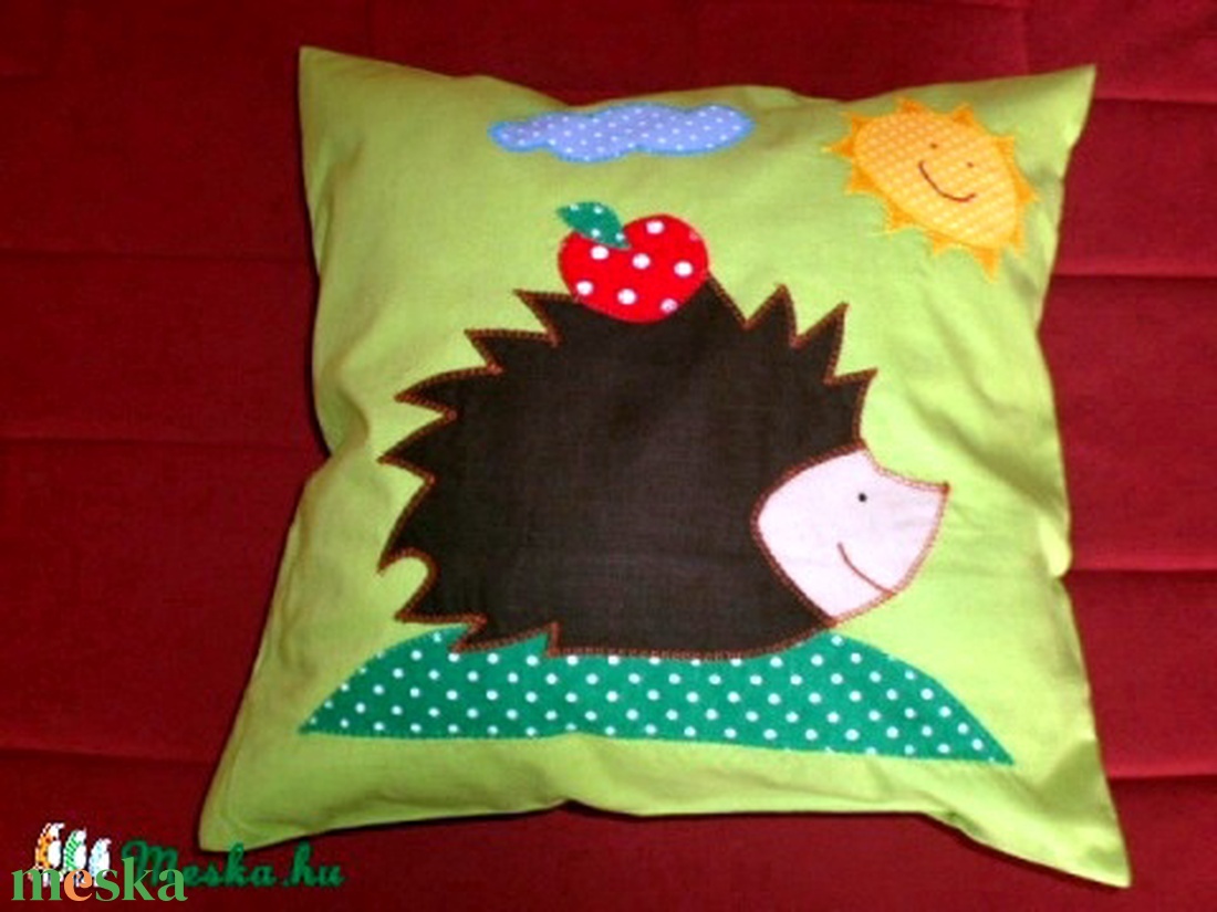  Pisztáciazöld sünis párna  - baba - mama - babaszoba dekoráció - gyerek díszpárna - Meska.hu