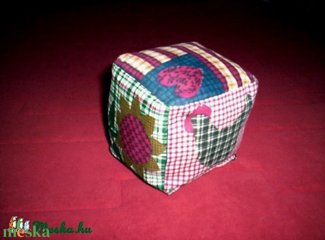 Csörgős baba kocka patchwork mintával - játék & sport - 3 éves kor alattiaknak - babakocka - Meska.hu