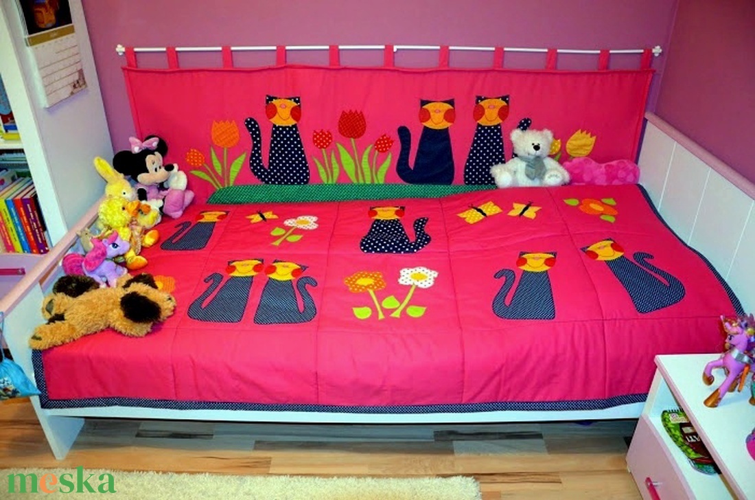 Mi újság, cicamica? (1965) Pöttyös cicás ágytakaró és falvédő- megrendelésre! - baba - mama - babaszoba-dekoráció - falvédő gyerekszobába - Meska.hu