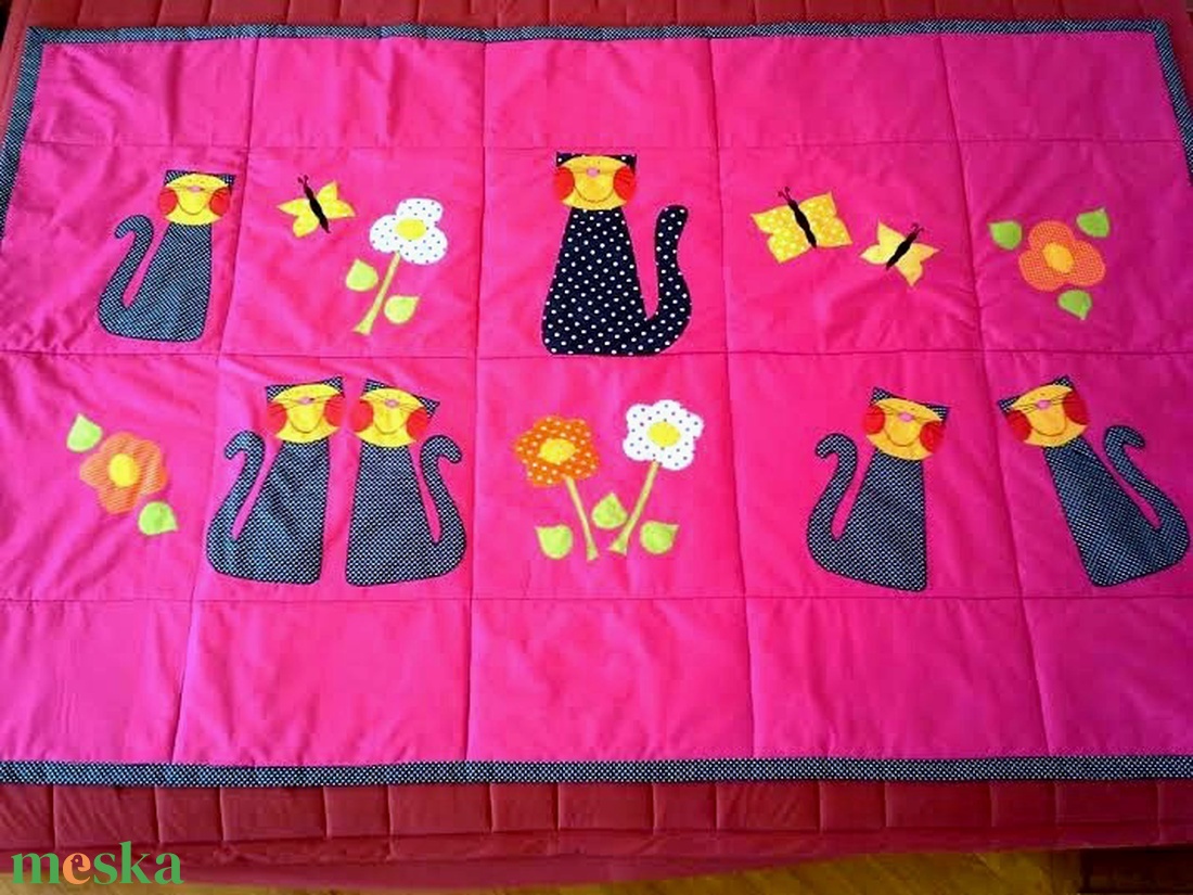 Mi újság, cicamica? (1965) Pöttyös cicás ágytakaró és falvédő- megrendelésre! - baba - mama - babaszoba-dekoráció - falvédő gyerekszobába - Meska.hu