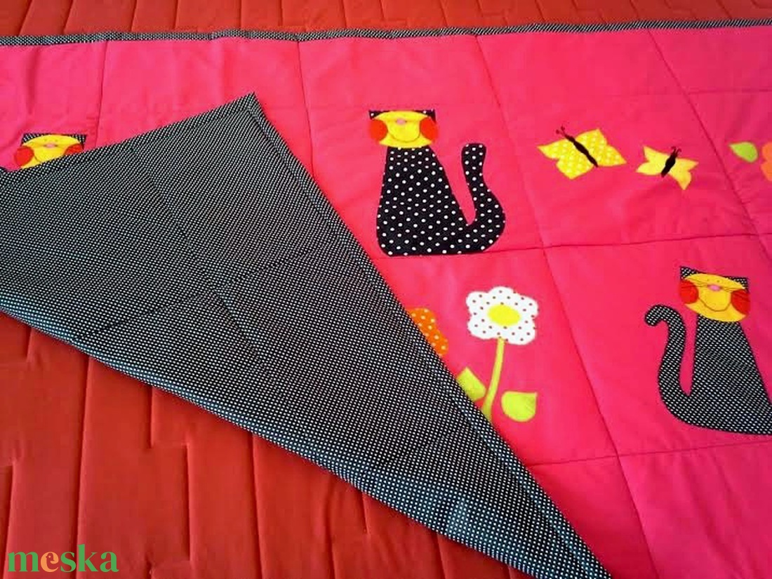 Mi újság, cicamica? (1965) Pöttyös cicás ágytakaró és falvédő- megrendelésre! - baba - mama - babaszoba-dekoráció - falvédő gyerekszobába - Meska.hu