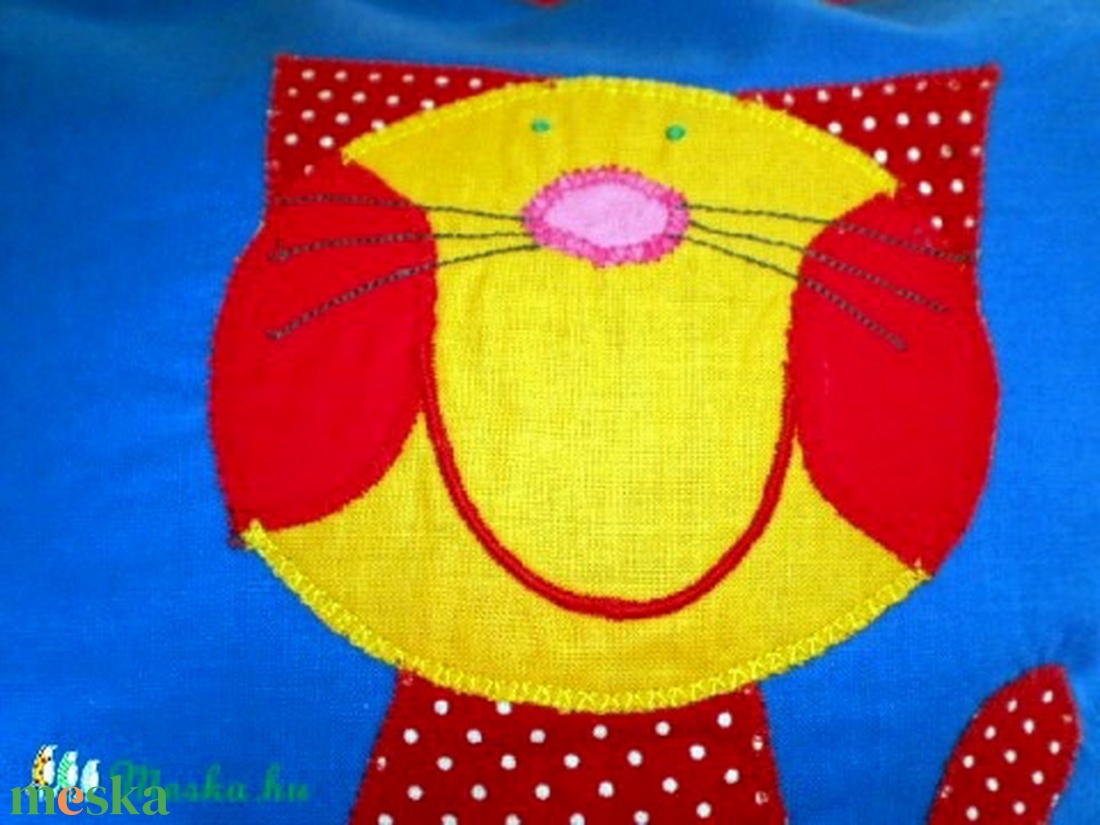 Vidámság örs... Facebookkék piros apró pöttyös cicás párna  - baba - mama - babaszoba dekoráció - gyerek díszpárna - Meska.hu