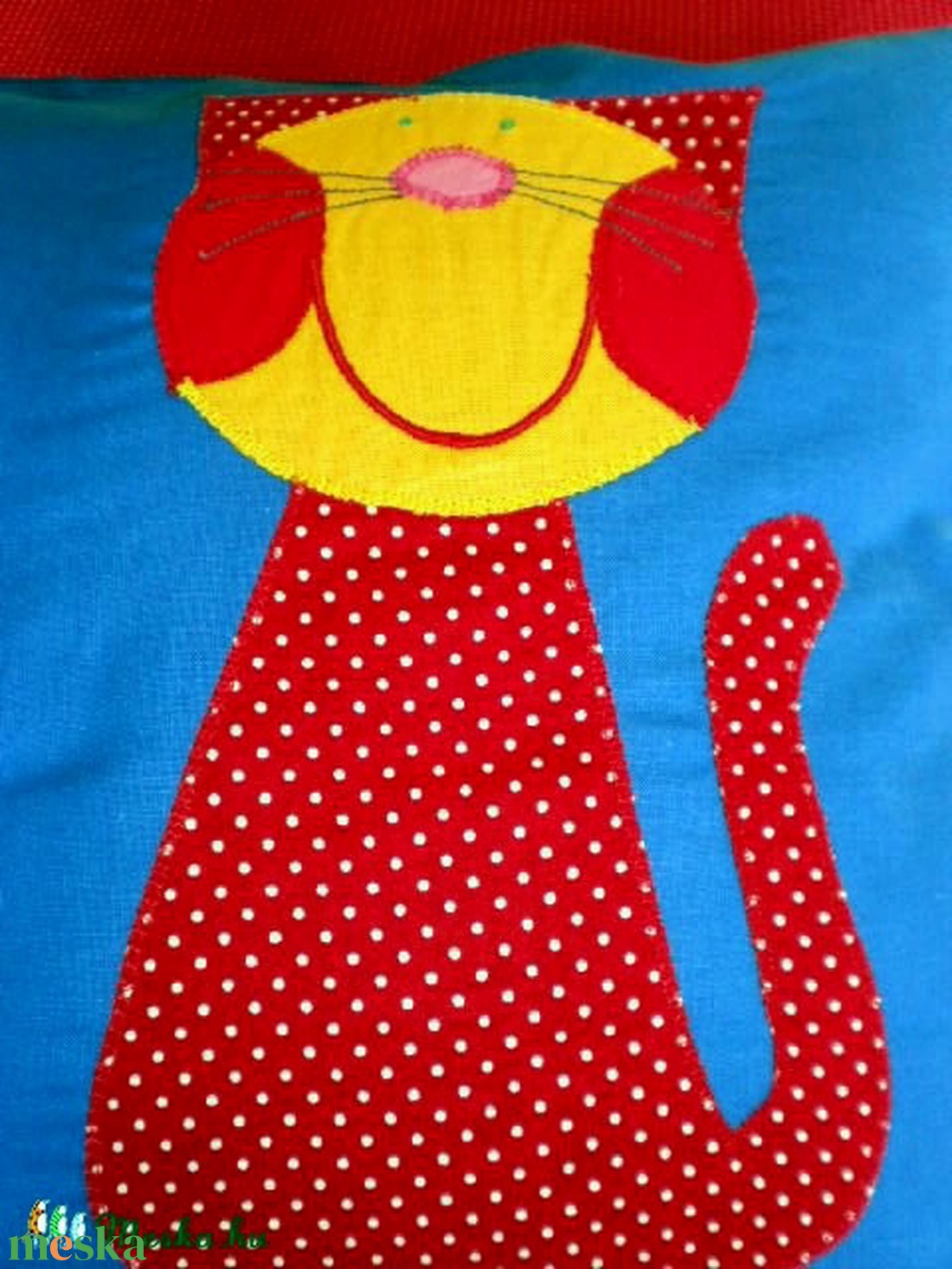 Vidámság örs... Facebookkék piros apró pöttyös cicás párna  - baba - mama - babaszoba dekoráció - gyerek díszpárna - Meska.hu