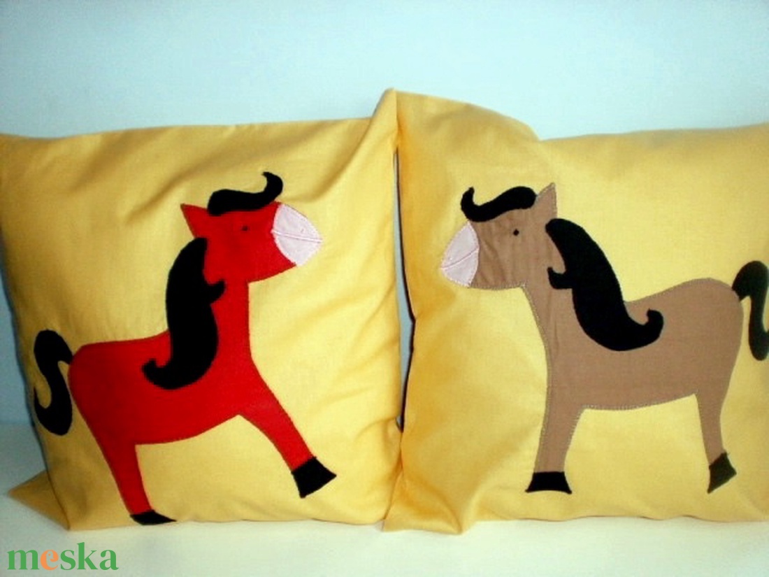 Vaníliasárga lovacskás párna - baba - mama - babaszoba dekoráció - gyerek díszpárna - Meska.hu