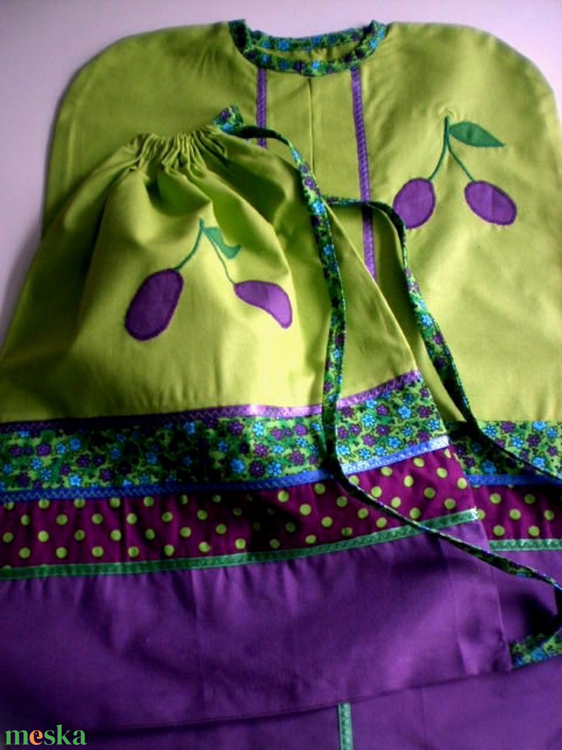 Pisztáciazöld/lila ovizsák és tornazsák szilva jellel - játék & sport - ovis felszerelés - ovis szett - Meska.hu