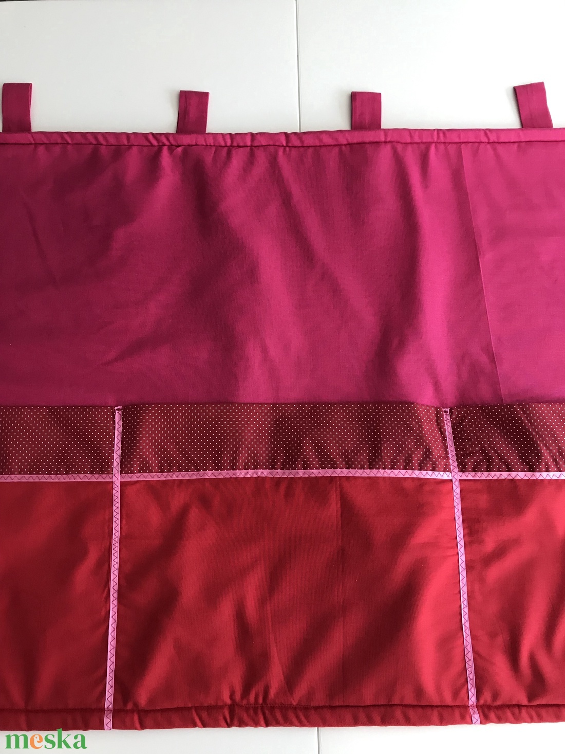 Érik a málna...Pink falvédő piros zsebekkel - otthon & életmód - babaszoba, gyerekszoba - falvédő gyerekszobába - Meska.hu Érik a málna...Pink falvédő piros zsebekkel - otthon & életmód - babaszoba, gyerekszoba - falvédő gyerekszobába - Meska.hu