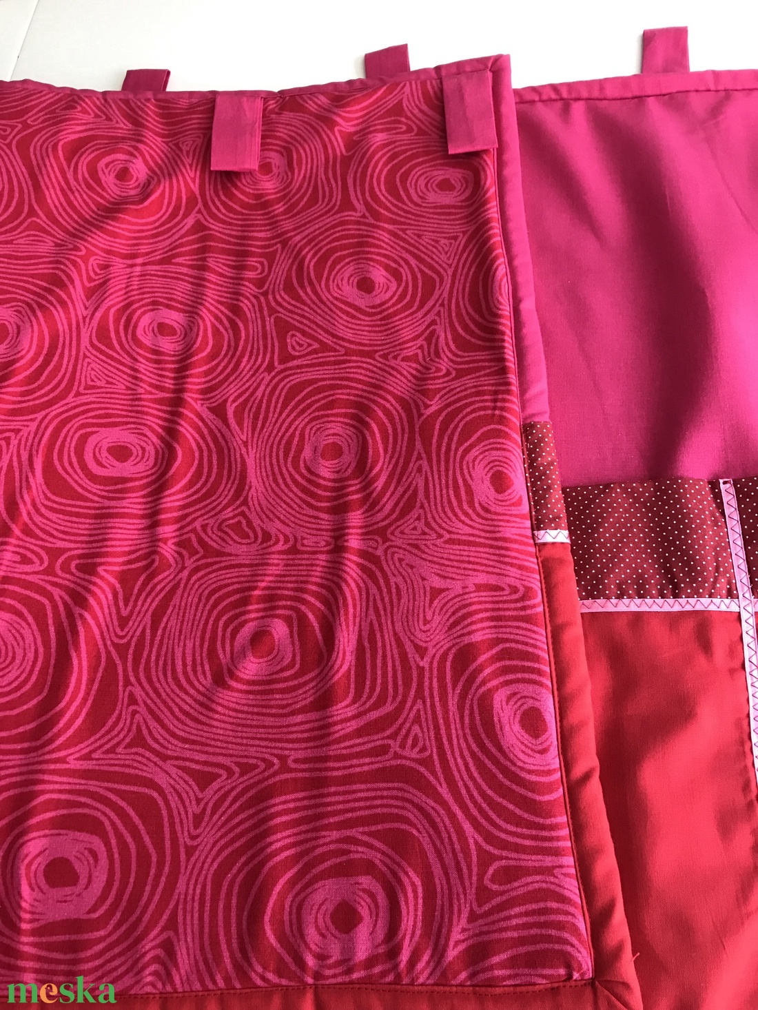 Érik a málna...Pink falvédő piros zsebekkel - otthon & életmód - babaszoba, gyerekszoba - falvédő gyerekszobába - Meska.hu Érik a málna...Pink falvédő piros zsebekkel - otthon & életmód - babaszoba, gyerekszoba - falvédő gyerekszobába - Meska.hu