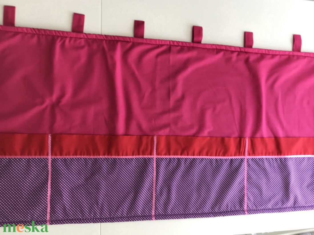 Pink falvédő lila pettyes zsebekkel - otthon & életmód - babaszoba, gyerekszoba - falvédő gyerekszobába - Meska.hu
