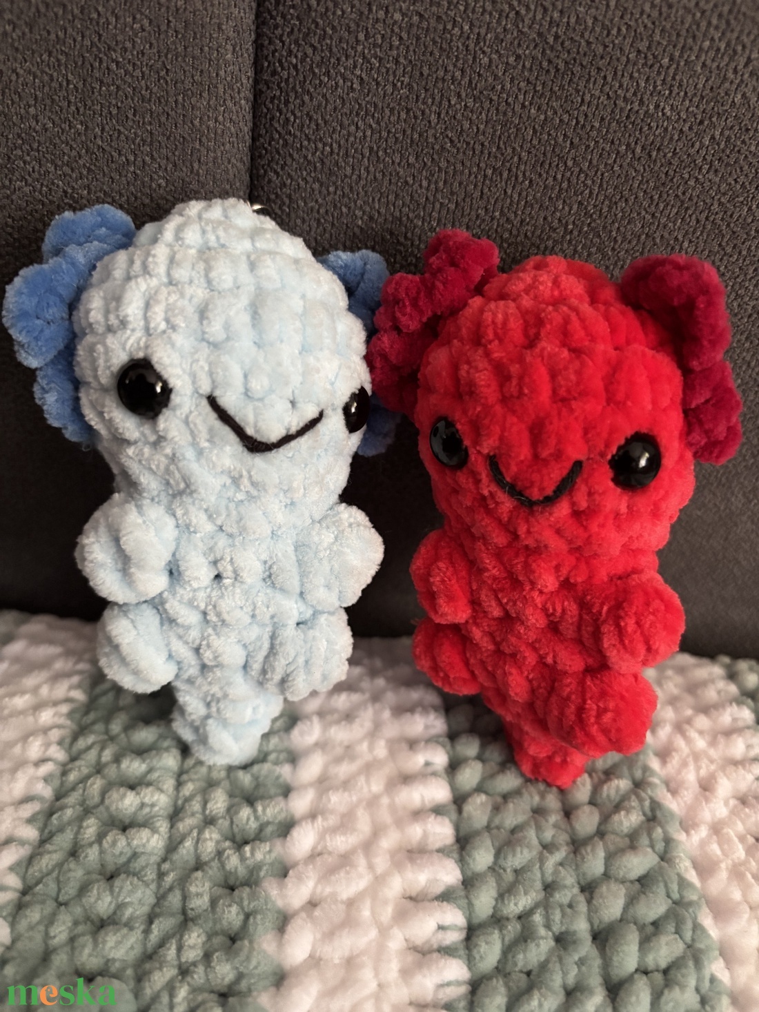 horgolt axolotl páros kulcstartó - táska & tok - kulcstartó & táskadísz - kulcstartó - Meska.hu