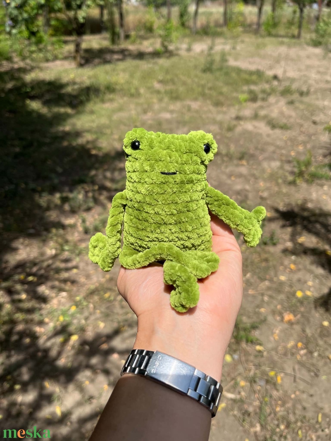 Horgolt hosszú lábú béka amigurumi (Leggy froggy) - játék & sport - plüssállat & játékfigura - béka - Meska.hu