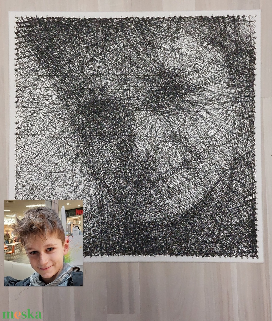 Portré fonalgrafika, StringArt látványterv egyedi mérethez - karácsony előtt, személyes átadással még lehetséges - művészet - portré & karikatúra - portré - Meska.hu