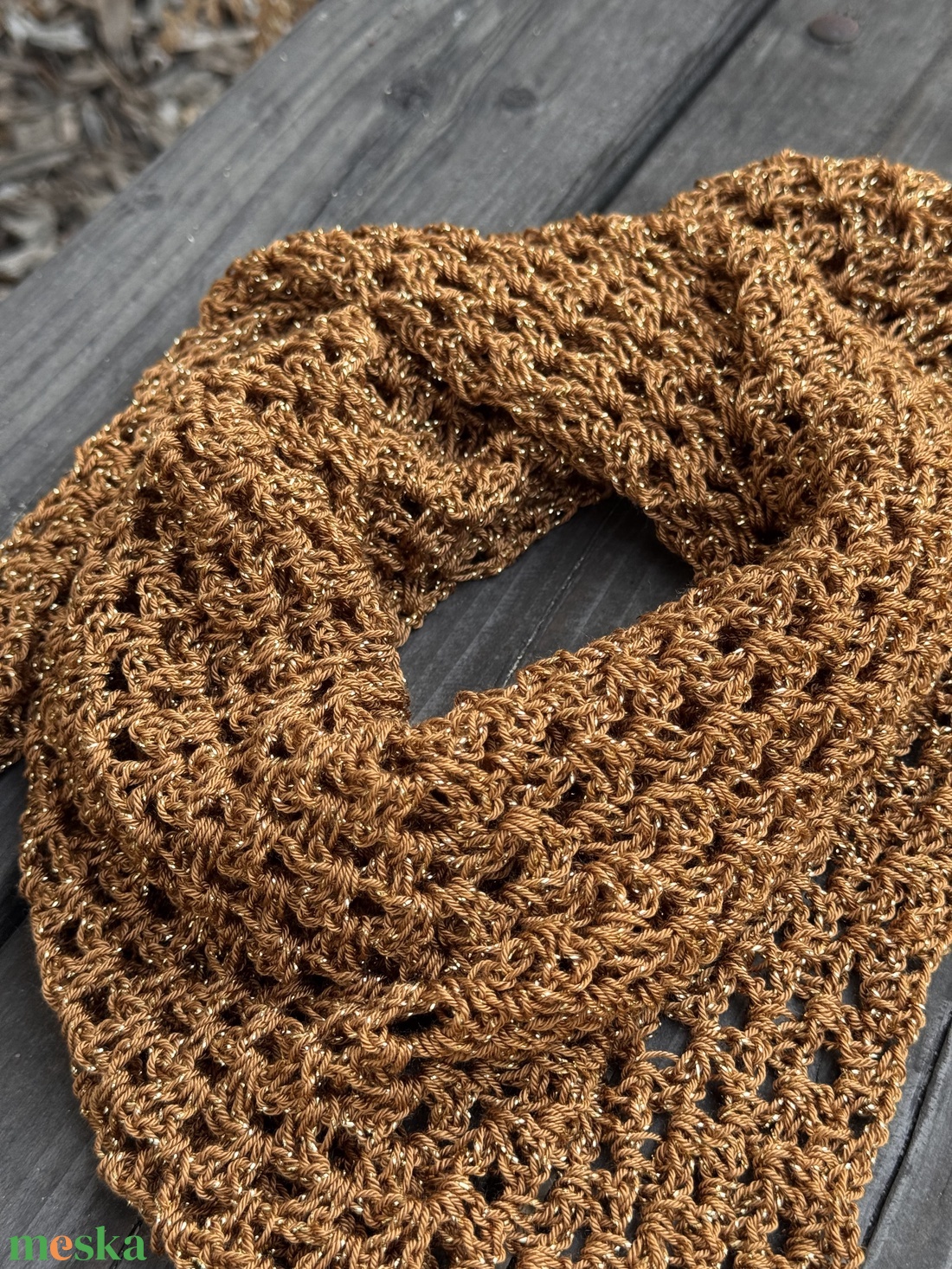 Elegáns kiskendő - sötét arany színben - ruha & divat - sál, sapka, kendő - kendő - Meska.hu