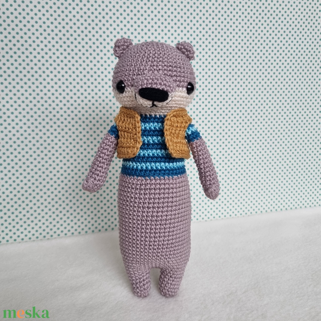 Horgolt vidra amigurumi okker mellényben - játék & sport - plüssállat & játékfigura - más figura - Meska.hu
