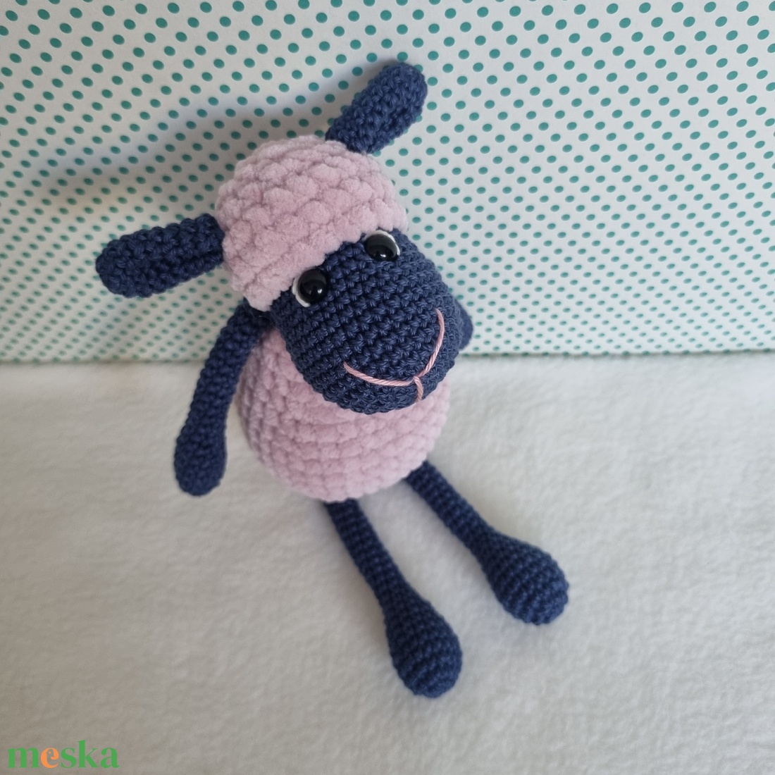Horgolt rózsaszín-sötétkék bárány amigurumi - játék & sport - plüssállat & játékfigura - plüss bárány - Meska.hu