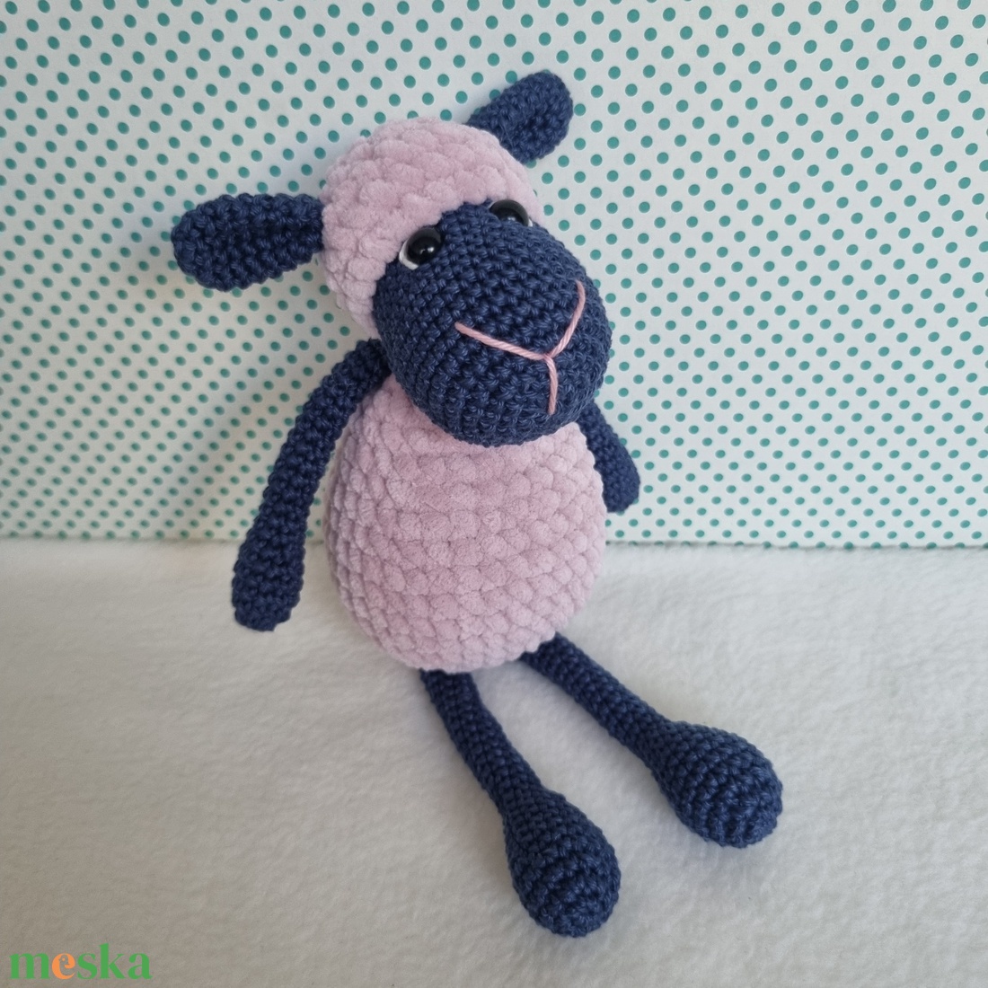 Horgolt rózsaszín-sötétkék bárány amigurumi - játék & sport - plüssállat & játékfigura - plüss bárány - Meska.hu
