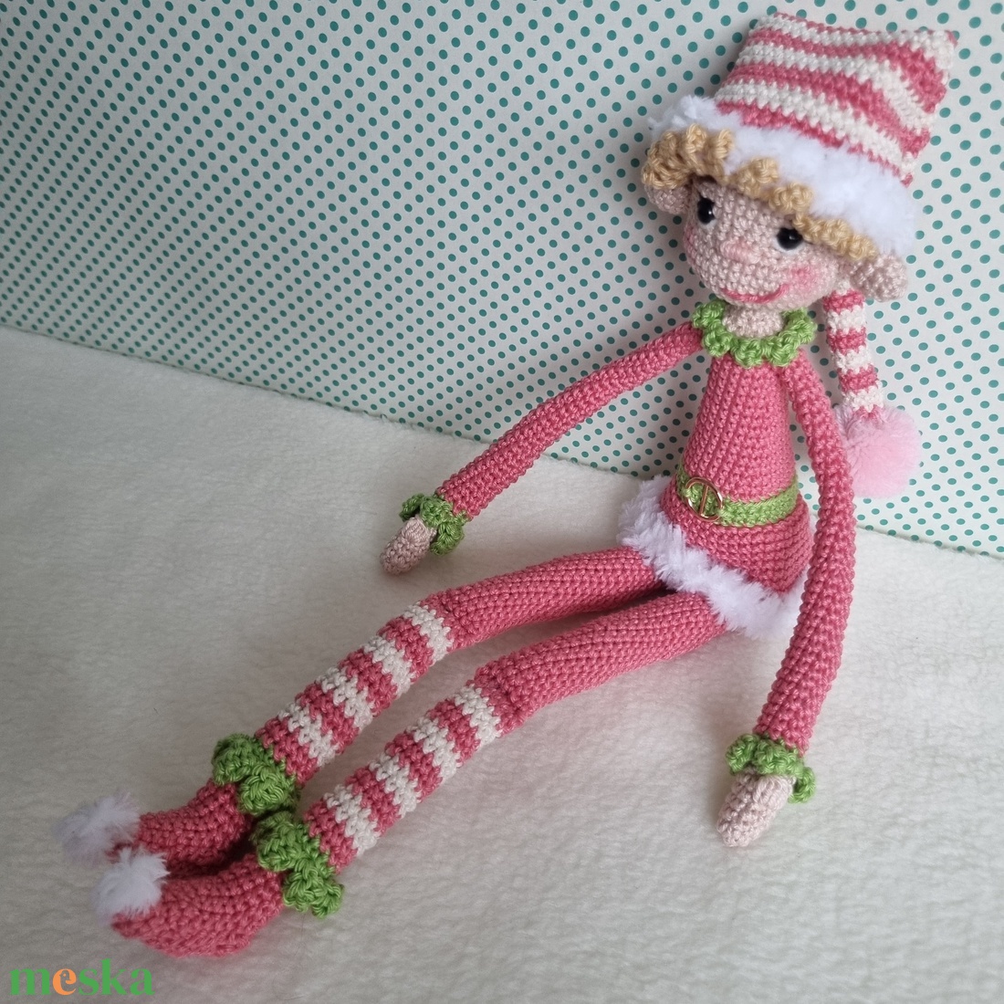 Horgolt rózsaszín csínytevő manó amigurumi - karácsony - karácsonyi lakásdekoráció - karácsonyi manók, figurák - Meska.hu