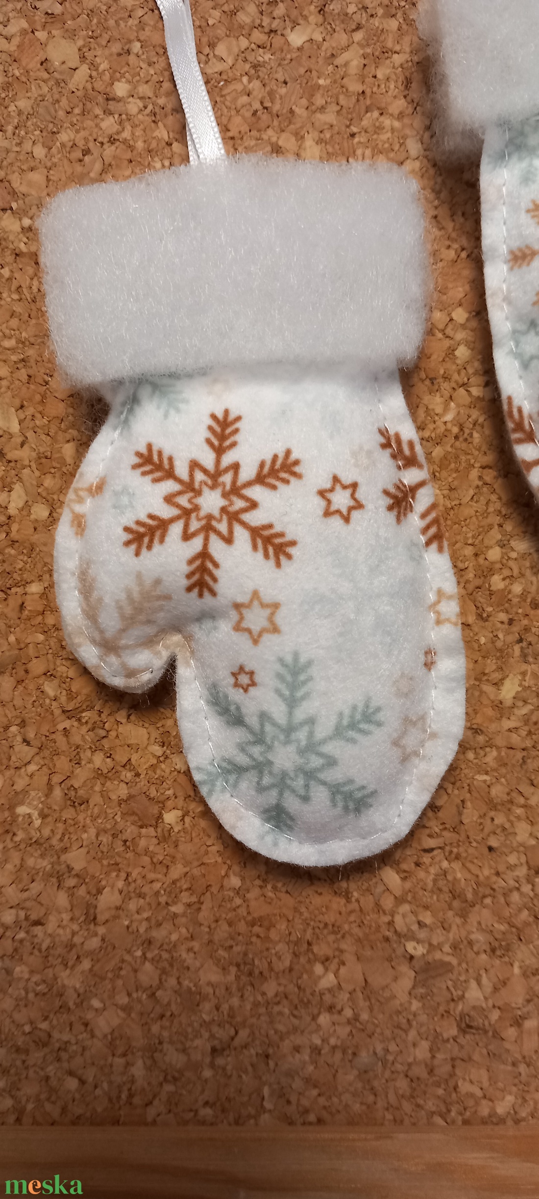 Filc karácsonyi kesztyű dekoráció - karácsony - karácsonyi lakásdekoráció - karácsonyfadíszek - Meska.hu