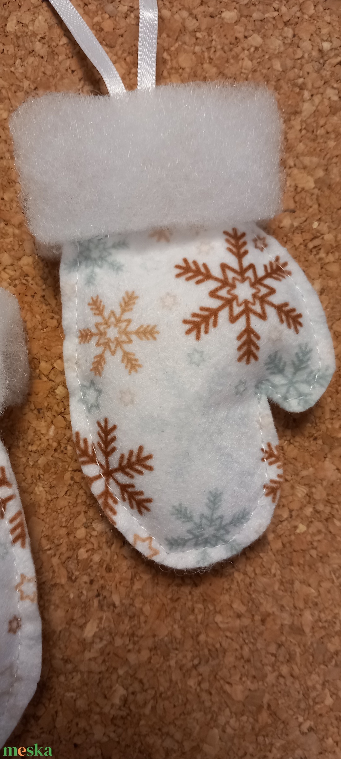 Filc karácsonyi kesztyű dekoráció - karácsony - karácsonyi lakásdekoráció - karácsonyfadíszek - Meska.hu