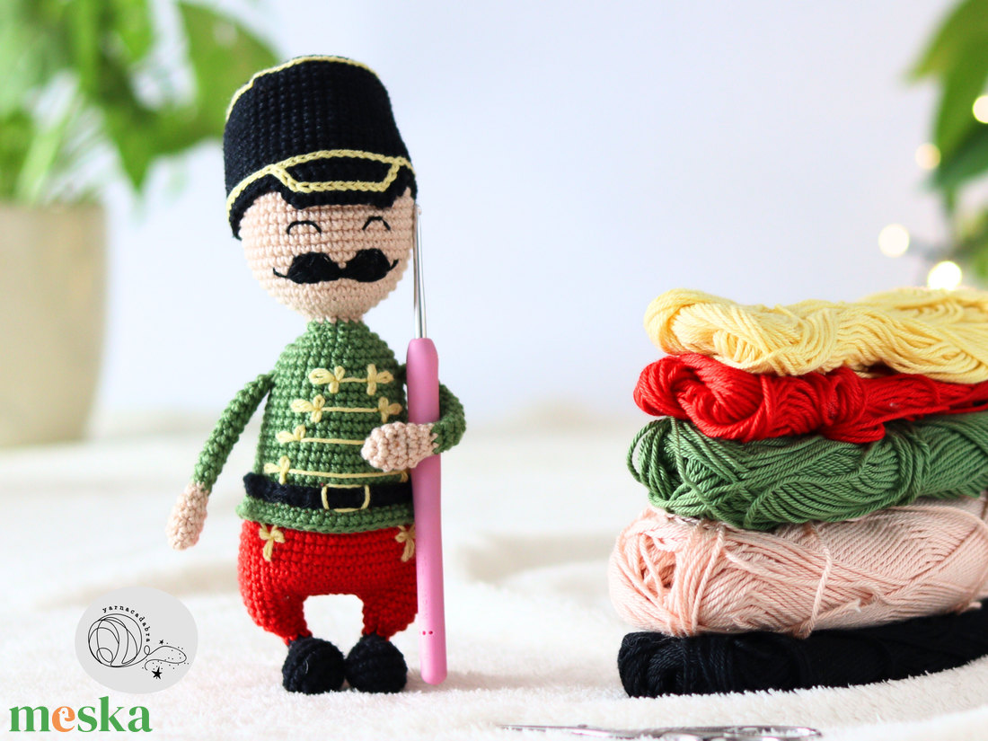 HORGOLÁSMINTA - Horgolt huszár - diy (csináld magad) - szabásminta, útmutató - horgolási minta - Meska.hu