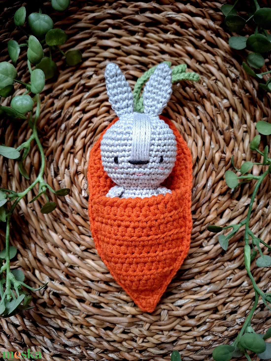 Horgolt nyuszi répában - Húsvéti nyuszi - játék & sport - plüssállat & játékfigura - nyuszi - Meska.hu