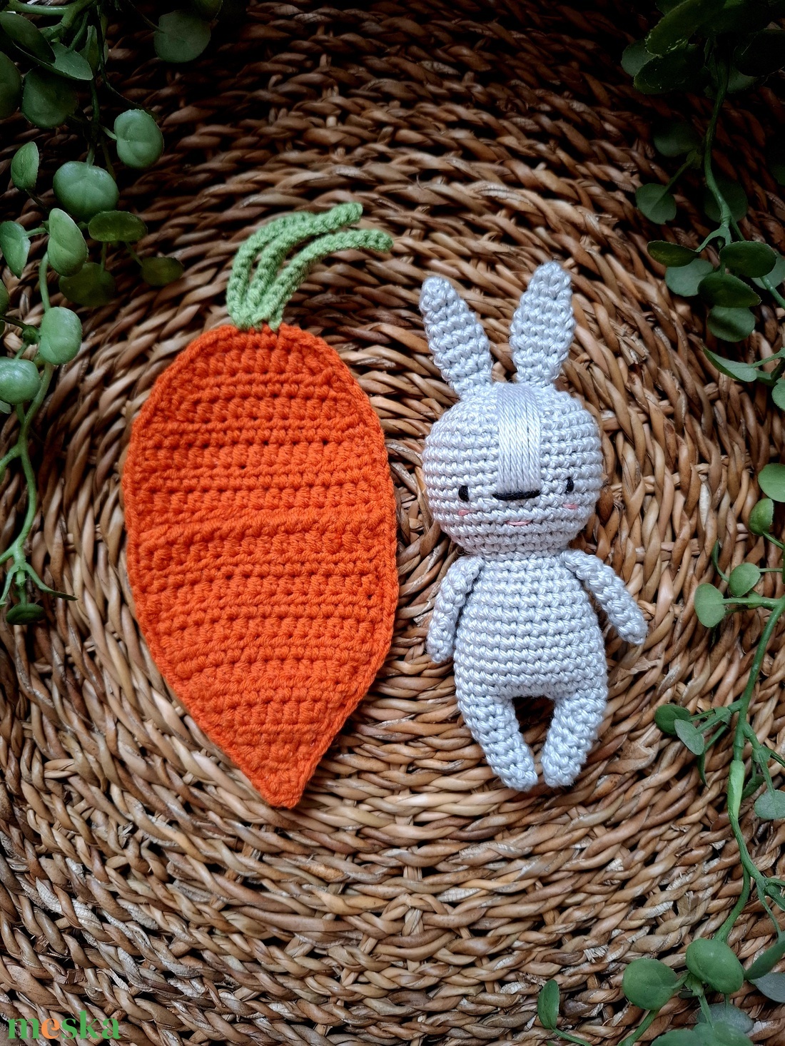 Horgolt nyuszi répában - Húsvéti nyuszi - játék & sport - plüssállat & játékfigura - nyuszi - Meska.hu