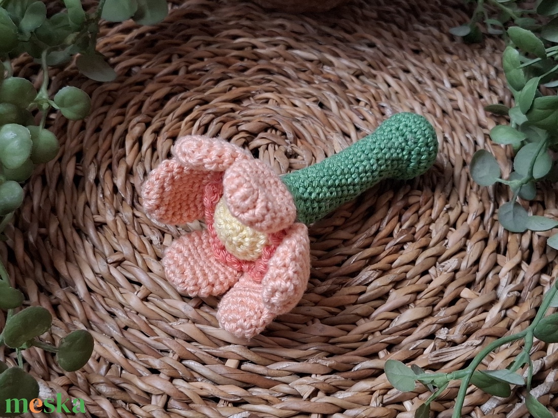 Horgolt csörgő - virágos - játék & sport - 3 éves kor alattiaknak - csörgő - Meska.hu