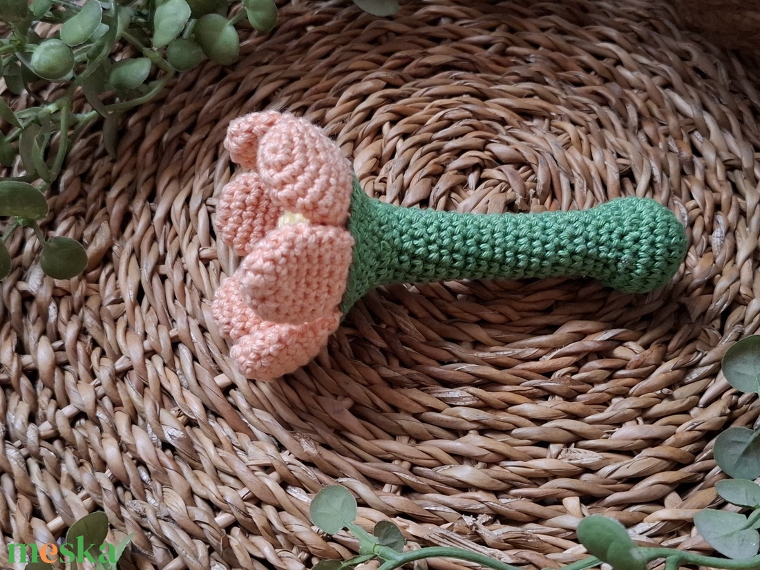 Horgolt csörgő - virágos - játék & sport - 3 éves kor alattiaknak - csörgő - Meska.hu