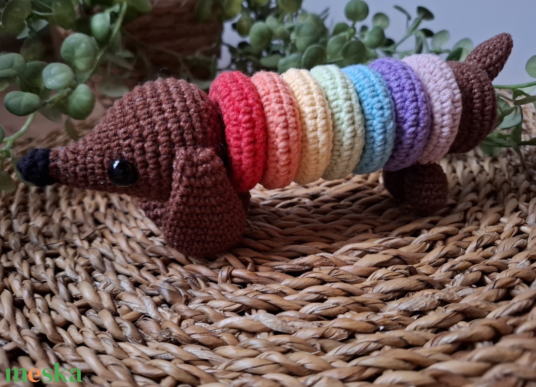 Horgolt tacskó készségfejlesztő játék - játék & sport - készségfejlesztő és logikai játék - oktató játékok - Meska.hu