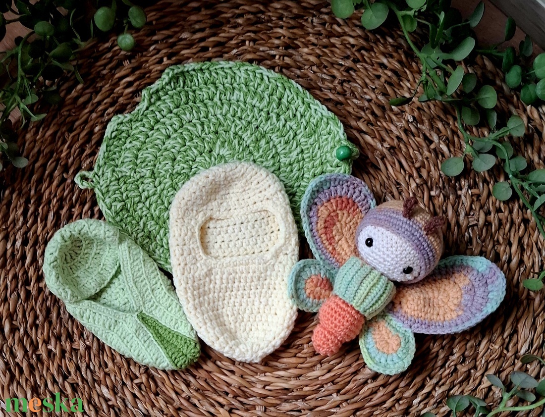 A pillangó csodálatos átalakulását horgolt játék szett - játék & sport - készségfejlesztő és logikai játék - oktató játékok - Meska.hu