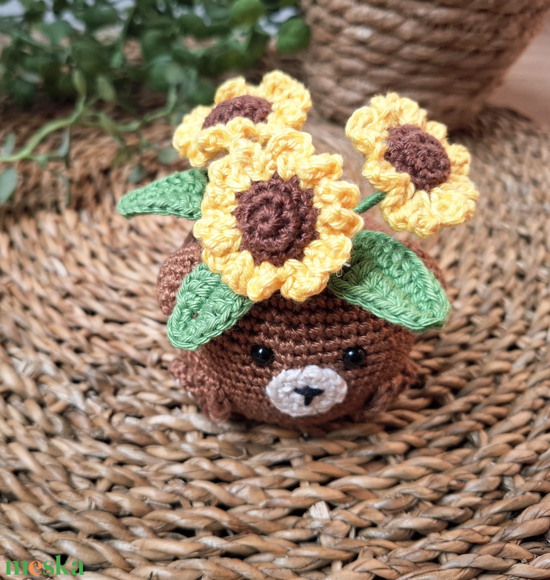 Horgolt virág - napraforgó csokor macis kaspóban - otthon & életmód - virágdekoráció - virágdíszek - virágdísz kaspóban - Meska.hu