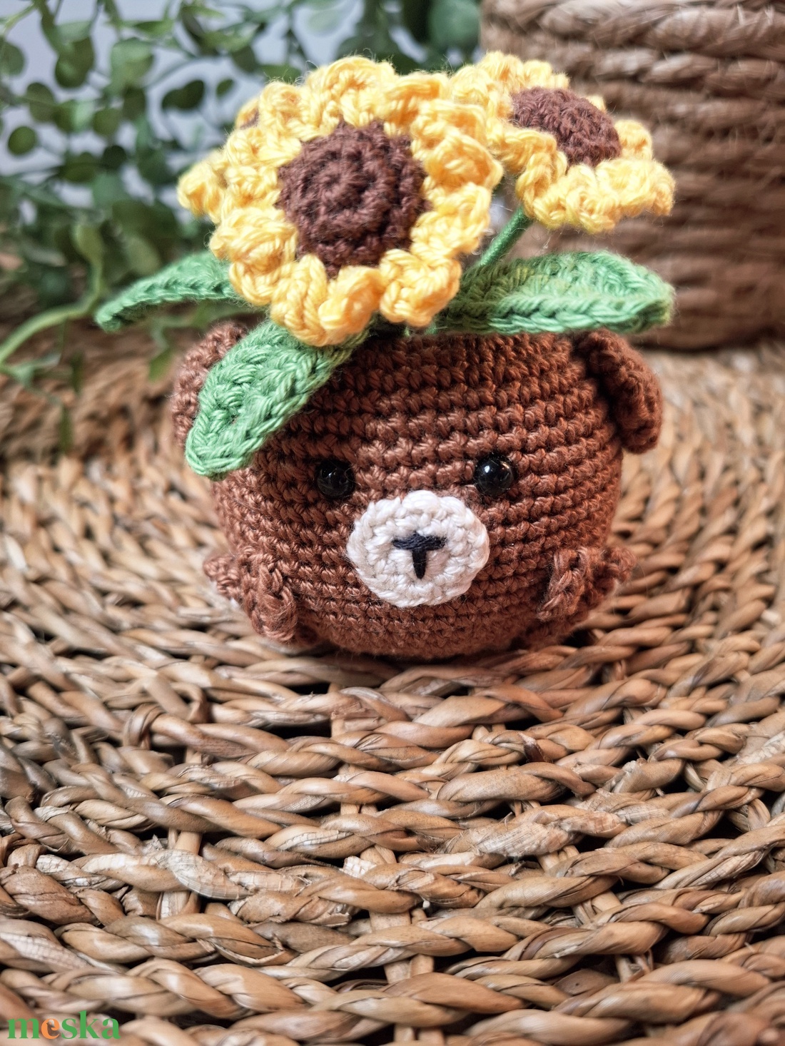 Horgolt virág - napraforgó csokor macis kaspóban - otthon & életmód - virágdekoráció - virágdíszek - virágdísz kaspóban - Meska.hu