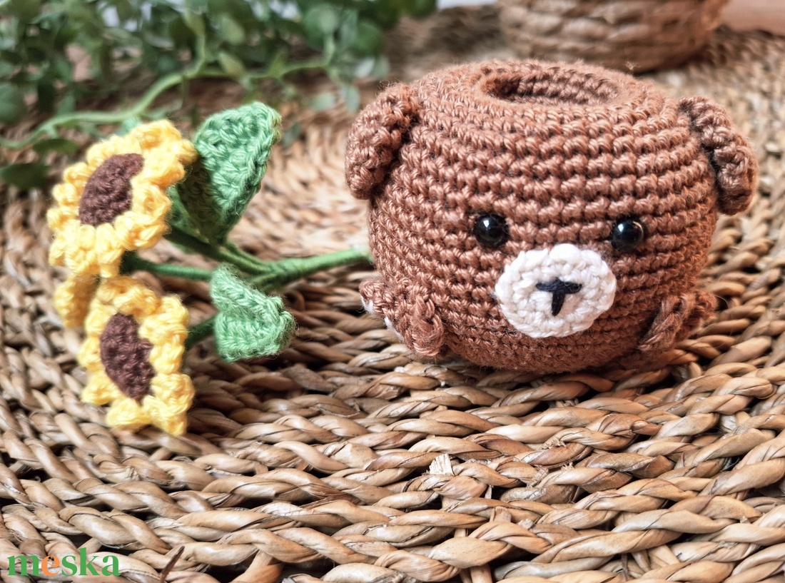 Horgolt virág - napraforgó csokor macis kaspóban - otthon & életmód - virágdekoráció - virágdíszek - virágdísz kaspóban - Meska.hu