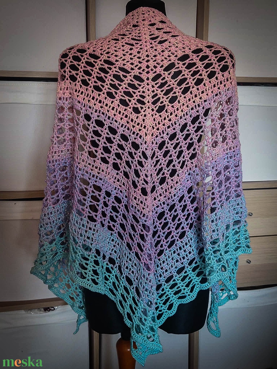 Atlasz alkonya horgolt csipke kendő  - ruha & divat - sál, sapka, kendő - vállkendő - Meska.hu