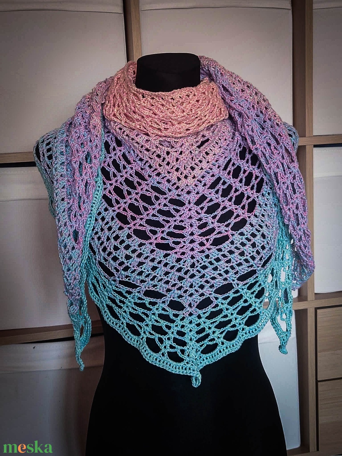 Atlasz alkonya horgolt csipke kendő  - ruha & divat - sál, sapka, kendő - vállkendő - Meska.hu